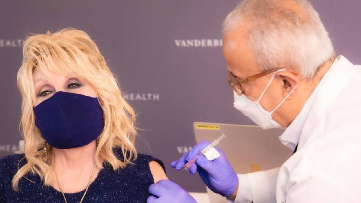 Dolly Parton Receives COVID-19 Vaccine